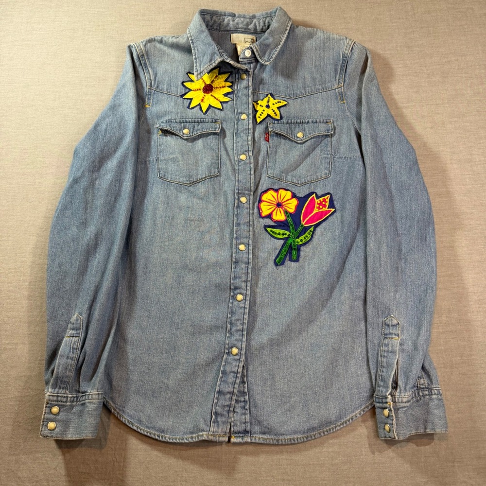 Levi's Denim Western Shirt Womens Small Light Blue Floral Patches Pearl Snap EUC